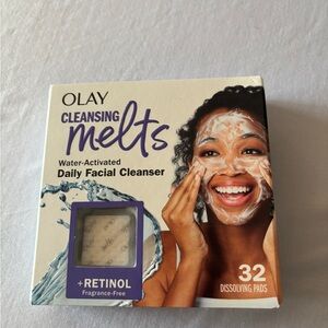 OLAY Cleansing Melts Daily Facial Cleanser - White and Purple